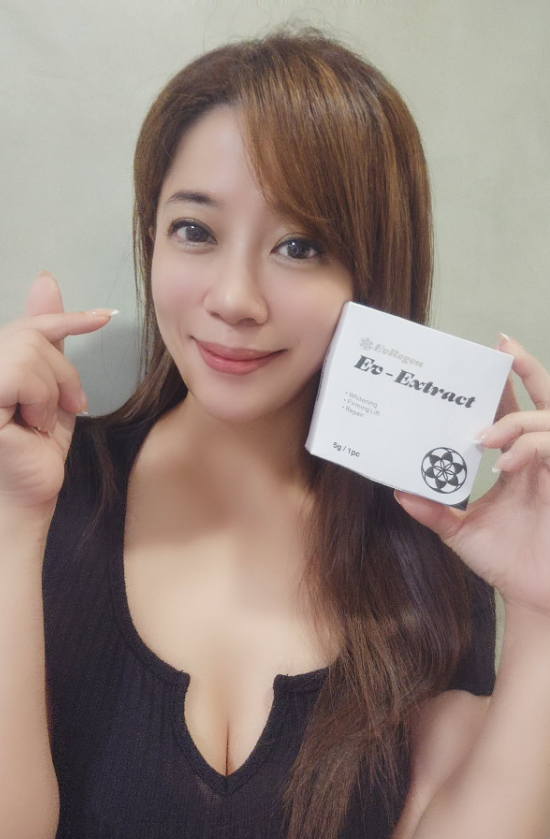 DEBBY 被小泌素微晶精萃粉驚艷到